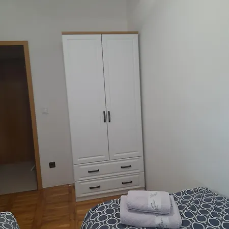 Apartment Maras