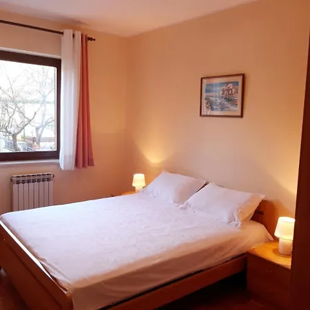 Apartment Maras *